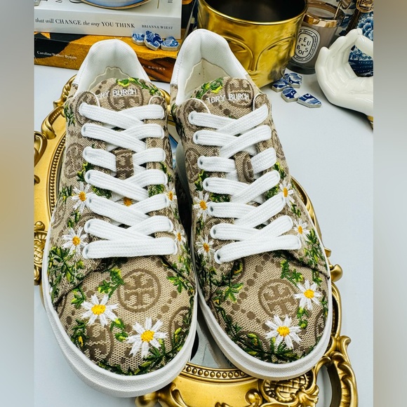 🆕 TORY BURCH 🧿 NWOT Howell Court T Monogram Floral-Embroidered Sneakers - Picture 12 of 16